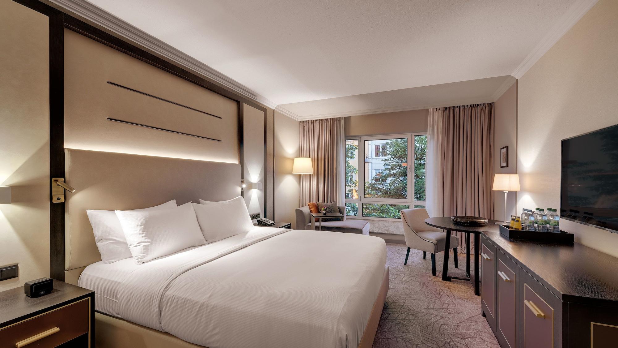Hilton Hotel 4*